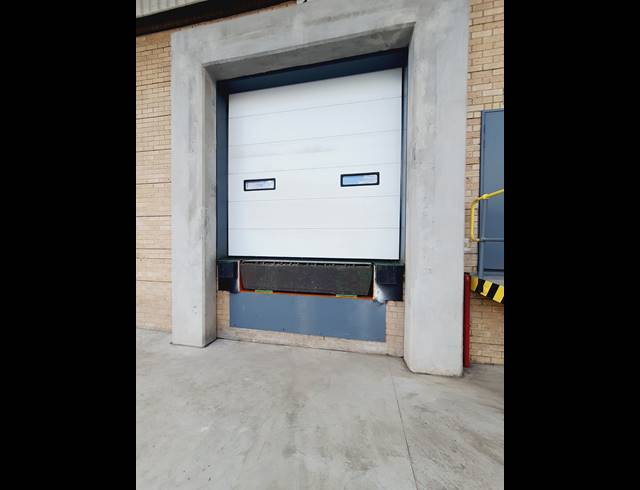 7,821M² WAREHOUSE TO LET IN KOSMOSDAL